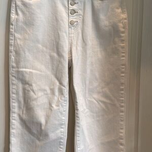 Judy Blue Stylish White Women's Jeans 9/29 
Inseam: 23”